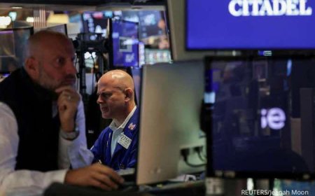 Wall Street Melemah, Investor Galau Menanti Kejelasan Suku Bunga The Fed