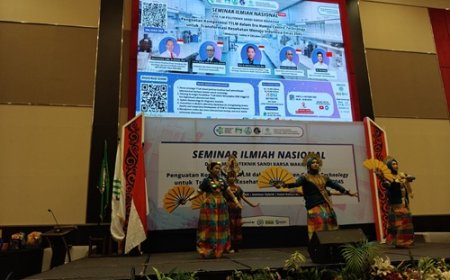 Seminar Ilmiah Nasional Teknomedika 2025: Kolaborasi Inovasi Sains dan Teknologi untuk Kemandirian Kesehatan Nasional, Dimeriahkan Tarian Empat Etnis