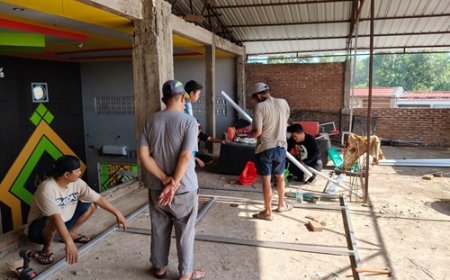 Warga Perumahan Green Bulurokeng Residence Kerja Bakti Membenahi Masjid Nurul Hikmah