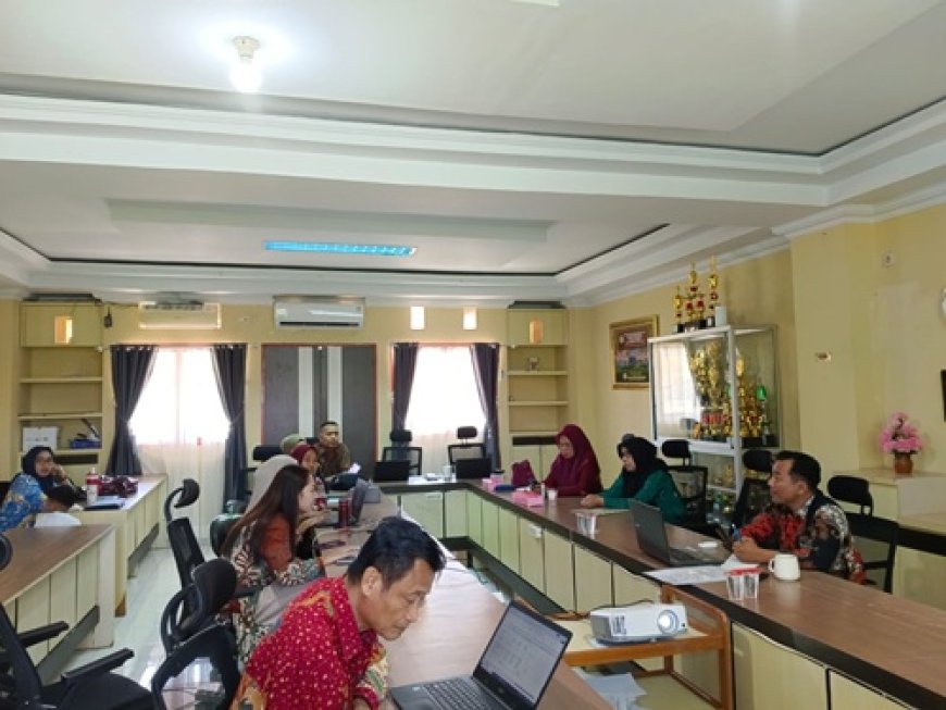 Rapat Persiapan Seminar Ilmiah Nasional Prodi Sarjana Terapan TLM Politeknik Sandi Karsa: Sinergi Menuju Sukses di Hotel Dalton, 4 Oktober 2025
