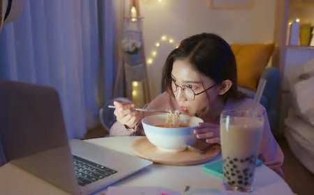 9 Jenis Makanan Pemicu Kanker Payudara yang Harus Dihindari