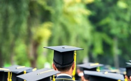 Cek Perbedaan Gelar PhD dengan Doktoral