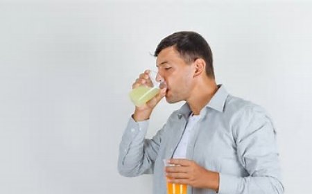 Kelihatan Sepele, Ternyata Ini Dampak Minum Sambil Berdiri!