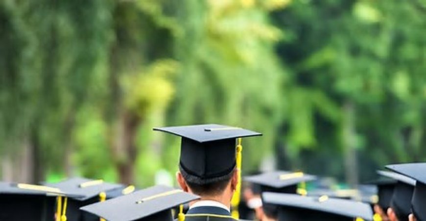 Cek Perbedaan Gelar PhD dengan Doktoral